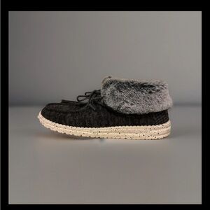 Hey Dude Women's Moccasins in Black/Gray size 7, excellent cond, Faux fur ankle